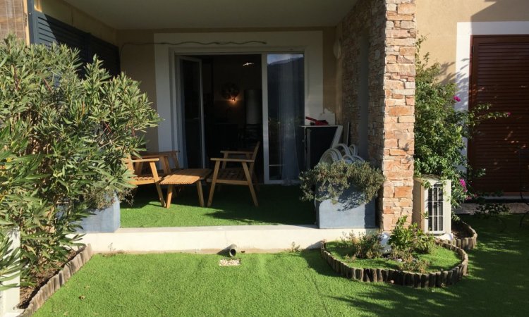 Vente d'un appartement rez de chaussée avec terrasse et jardin à Sainte Maxime