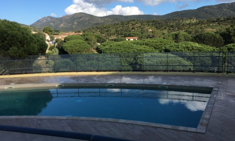 Vente d'un appartement rez de chaussée avec terrasse et jardin à Sainte Maxime